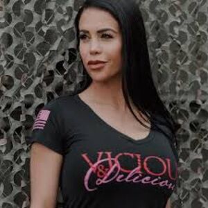 Women’s size XL Grunt Style Vicious & Delicuous V neck shirt black pink